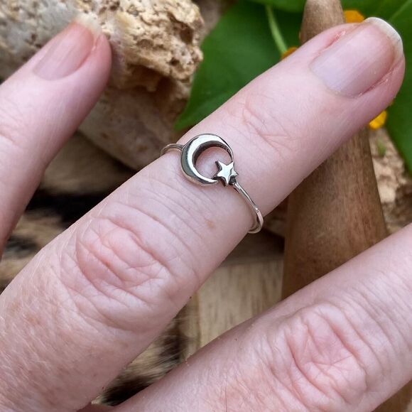 Sterling silver Moon And Star Toe Ring Midi Ring - Picture 1 of 5